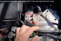 How to jump start a Mercedes 211 2b fuses-engine-bay.jpg